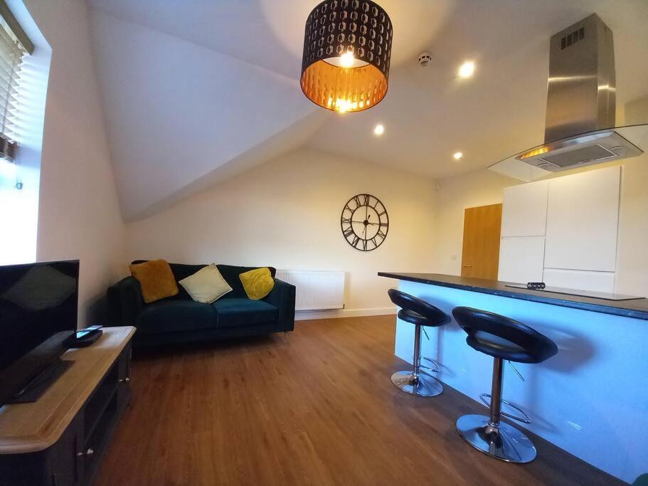 Roomy Penthouse 2 Double Bed Apartment - Spacious - Central Beeston - Free Secure Parking - Nottingham Zewnętrze zdjęcie
