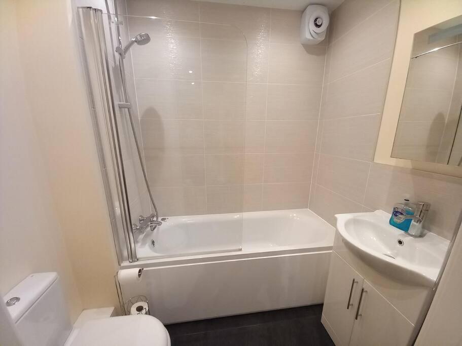 Roomy Penthouse 2 Double Bed Apartment - Spacious - Central Beeston - Free Secure Parking - Nottingham Zewnętrze zdjęcie