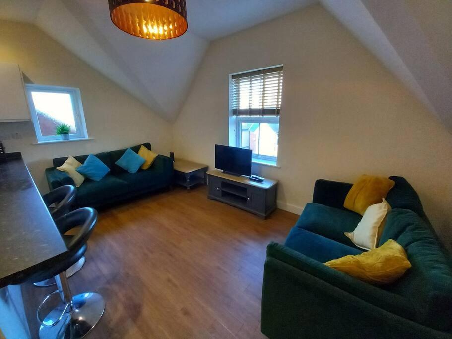 Roomy Penthouse 2 Double Bed Apartment - Spacious - Central Beeston - Free Secure Parking - Nottingham Zewnętrze zdjęcie