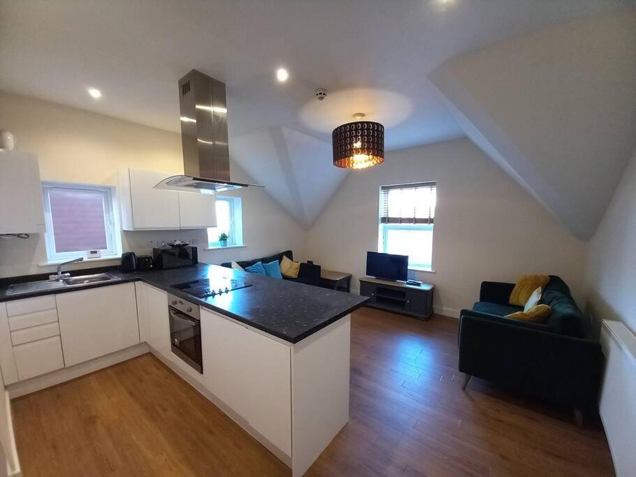 Roomy Penthouse 2 Double Bed Apartment - Spacious - Central Beeston - Free Secure Parking - Nottingham Zewnętrze zdjęcie